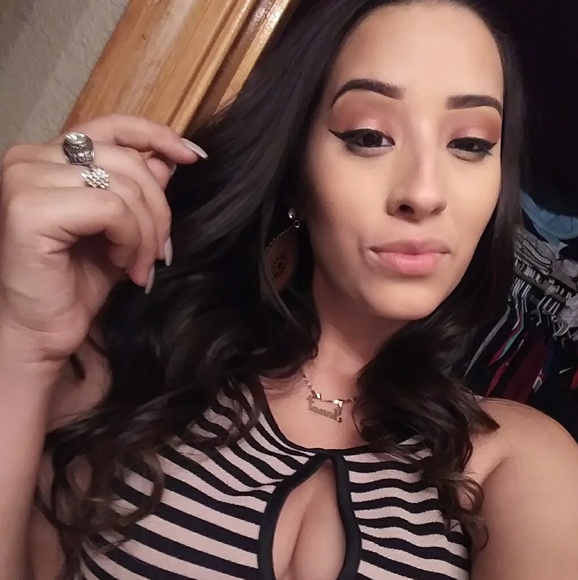 Profile Picture of Janet Salinas (@jsalinas91) on Poshmark