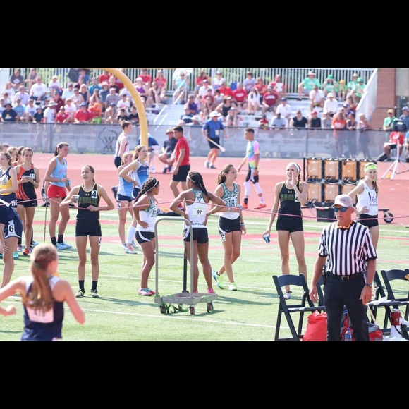 Profile Picture of Mariah Alvarez (@mariahalvarez25) on Poshmark