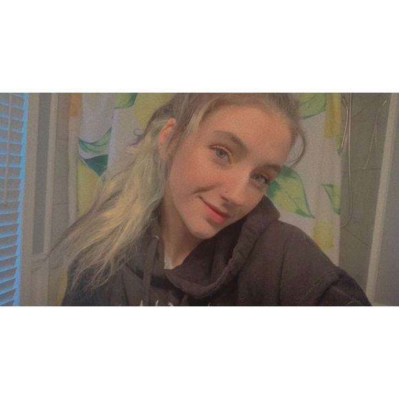 Profile Picture of Grace Lonczynski (@graceloncz3) on Poshmark