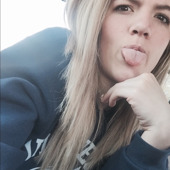 Profile Picture of Megan Grupe (@megangrupee) on Poshmark