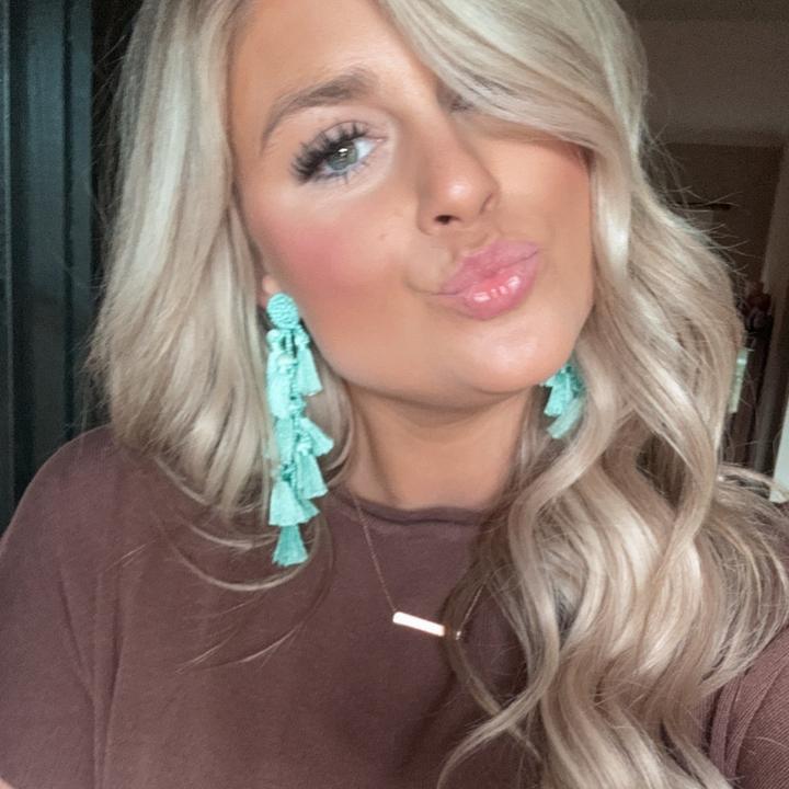 Profile Picture of Lauren Johnston (@@lalajohnston) on Tiktok