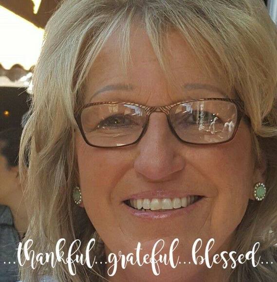 Profile Picture of Carolyn Coordsen (@carolyncoordsen) on Poshmark