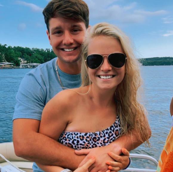 Profile Picture of Shelby Epperson (@sepperson18) on Poshmark