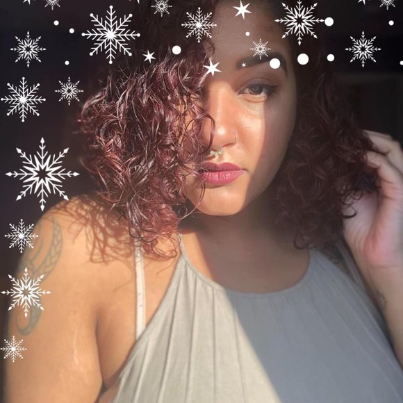 Profile Picture of Sienna Lafuente (@siennalafuente) on Poshmark