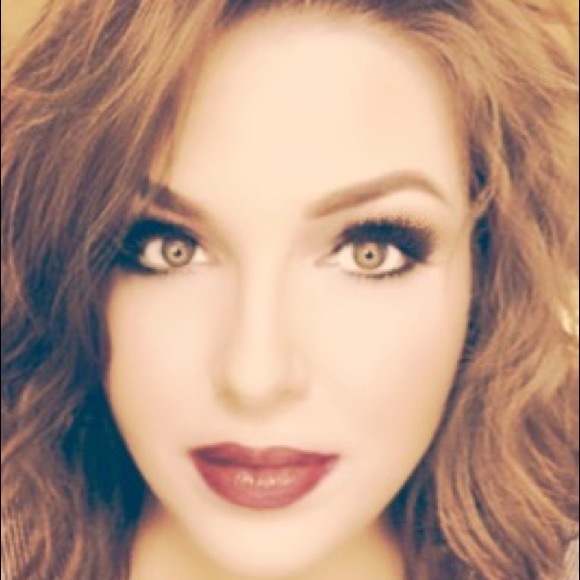 Profile Picture of Billie Freeman (@billiefreeman) on Poshmark