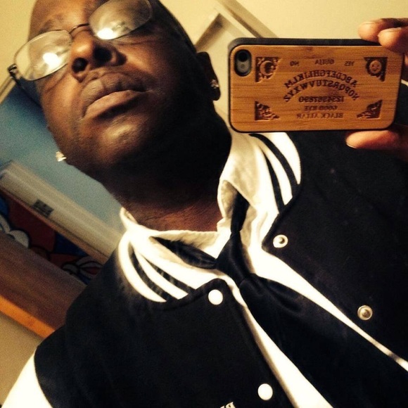 Profile Picture of Robert Lightfoot jones (@robjonz) on Poshmark