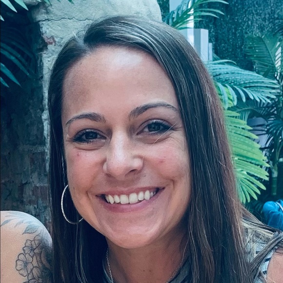 Profile Picture of Stefani Califano (@scalifano) on Poshmark