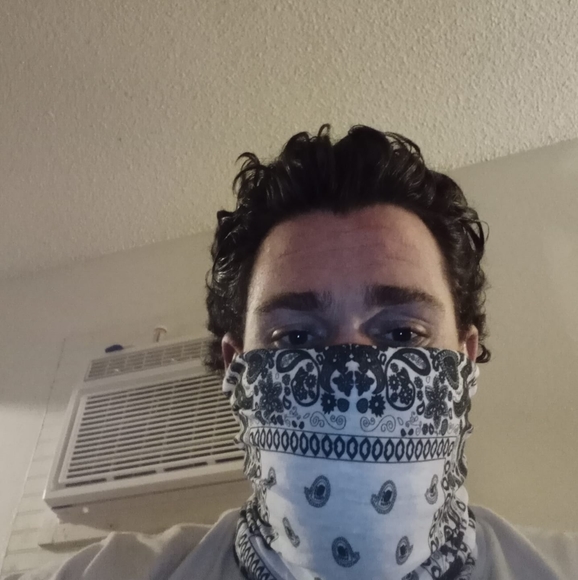 Profile Picture of Frank Riddle (@riddle1988) on Poshmark