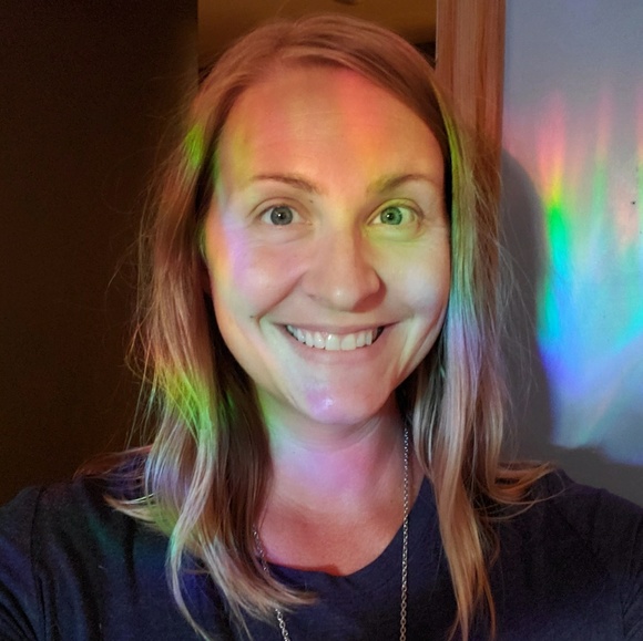 Profile Picture of Sarah Frahm (@unraveledpoet) on Poshmark
