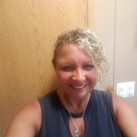 Profile Picture of Sonya Battaile (@battailes) on Poshmark