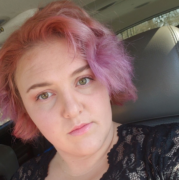 Profile Picture of Jenifer Evans (@jen101715) on Poshmark