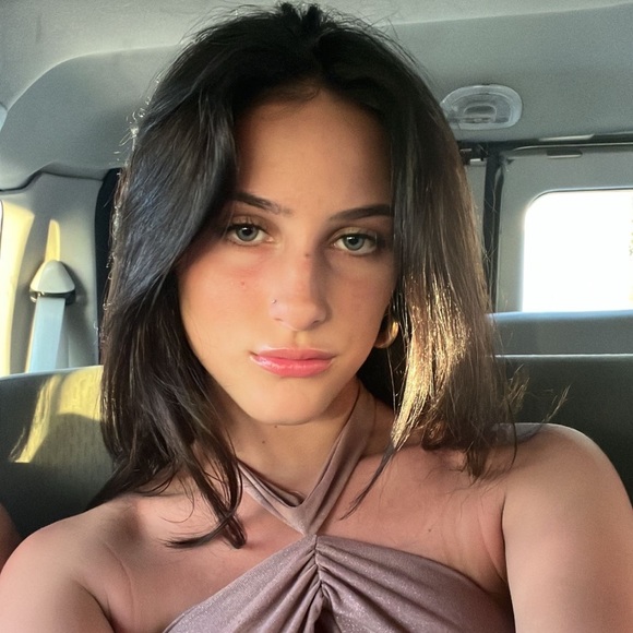 Profile Picture of Gigi Martucci (@gigimartucci) on Poshmark
