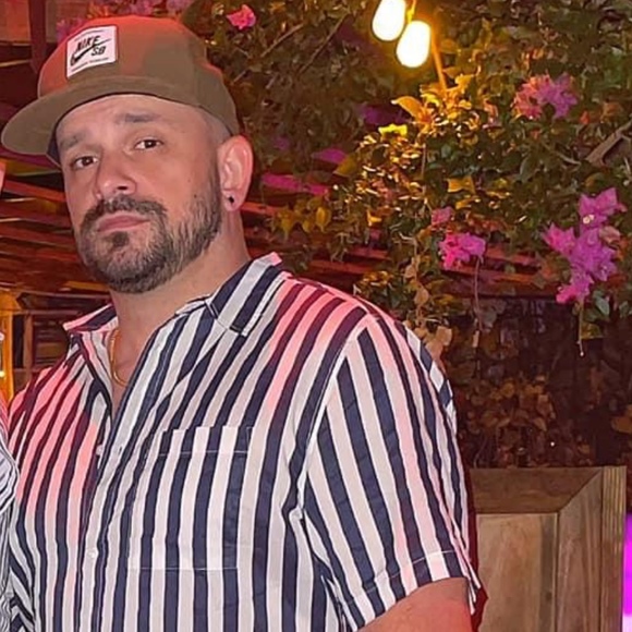 Profile Picture of Christopher Brewer (@cabrewski) on Poshmark