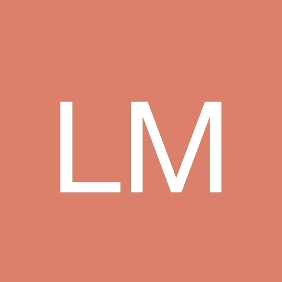 Profile Picture of Lia Markakis (@markakislia) on Poshmark
