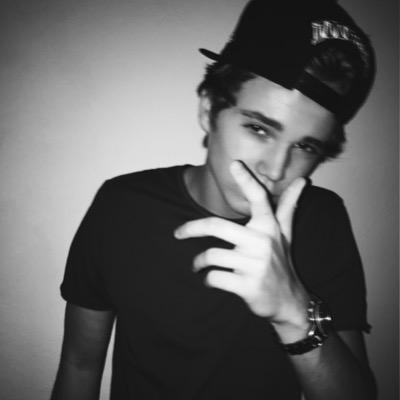 Profile Picture of Chase Stark (@DopeMxney) on Twitter