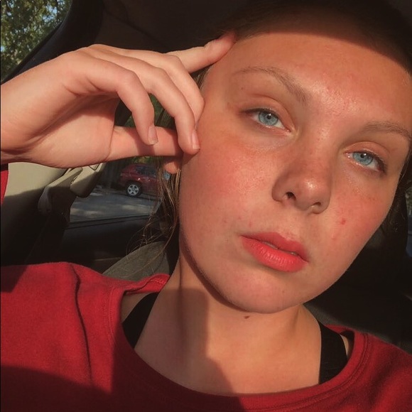 Profile Picture of Katie Klennert (@katieklennert) on Poshmark