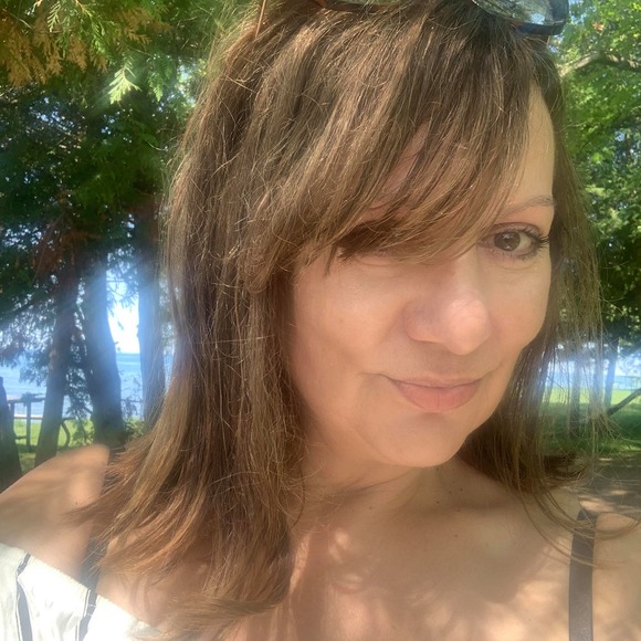 Profile Picture of Gordana Mladenovic (@gmladenovic) on Poshmark