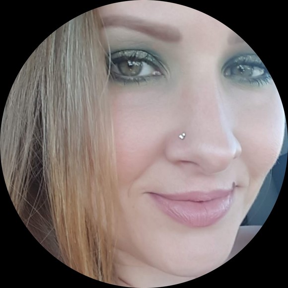 Profile Picture of Sarah Waldrop (@sarahrda) on Poshmark