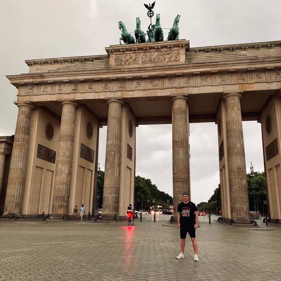 Profile Picture of Joshua Hammer (@joshuahammer) on Poshmark