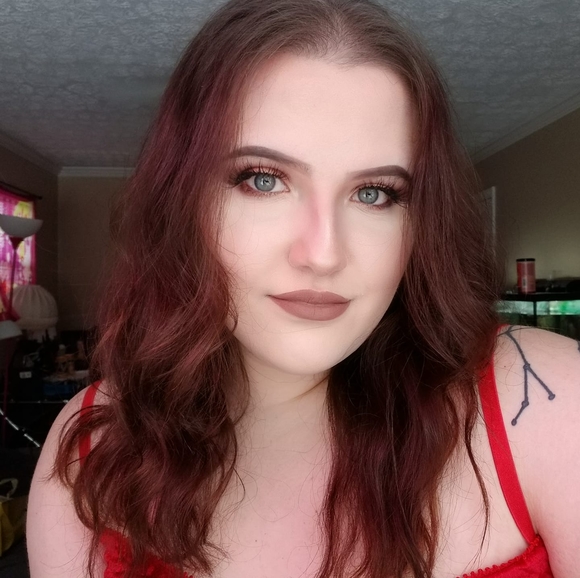 Profile Picture of Olivia Zarilla (@oliviazarilla) on Poshmark