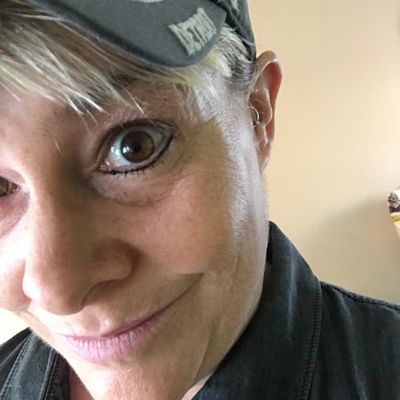 Profile Picture of Kelli Hunter (@kellih707) on Poshmark