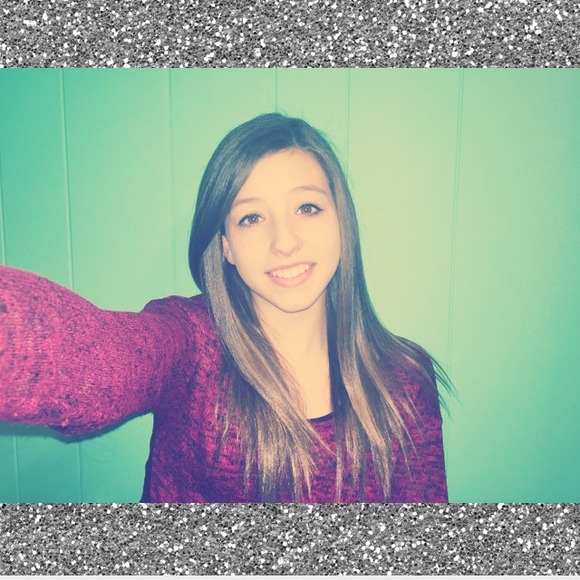 Profile Picture of Joelle Bartynski (@joellelynnae21) on Poshmark