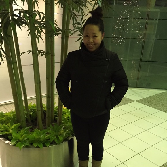 Profile Picture of Ia Moua (@iaongmoua) on Poshmark