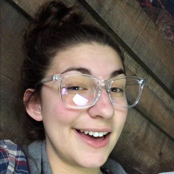 Profile Picture of Lyndee Mclauchlin (@l_mclauchlin) on Poshmark