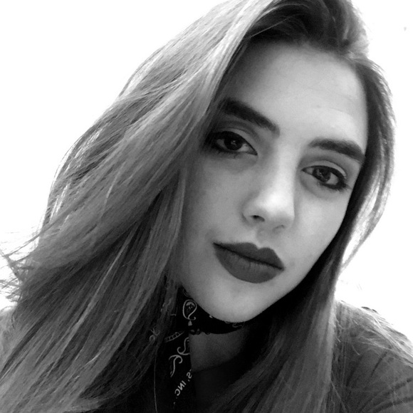 Profile Picture of Nicolette Prindiville (@nicoletterose17) on Poshmark