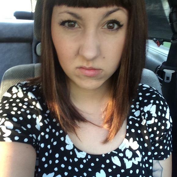 Profile Picture of Sarah Girod (@sarahgirod) on Poshmark
