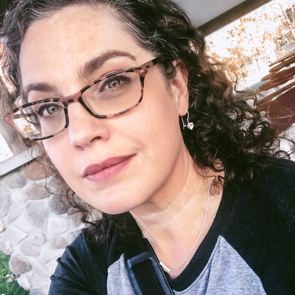 Profile Picture of Jenny Baillis (@jennybaillis) on Poshmark