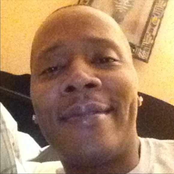 Clarence Lenton - Poshmark Profile Picture of Clarence Lenton (@c2_18) on Poshmark