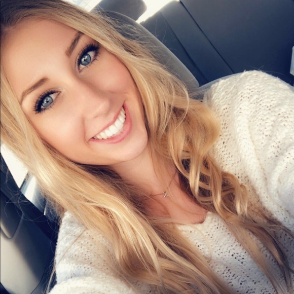 Profile Picture of Amanda Siddens (@amandasiddens) on Poshmark