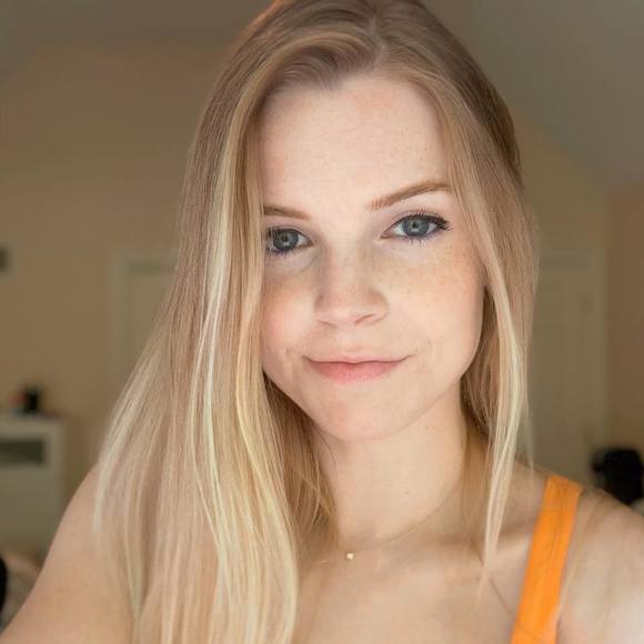 Profile Picture of Alex Kay (@arow48) on Poshmark