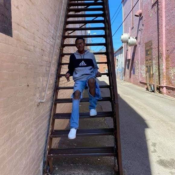 Profile Picture of Matthew Burrell (@matthewburrell) on Poshmark
