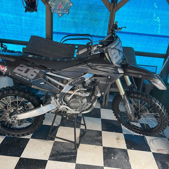 Profile Picture of Matt Chiasson (@mchiasson23) on Poshmark