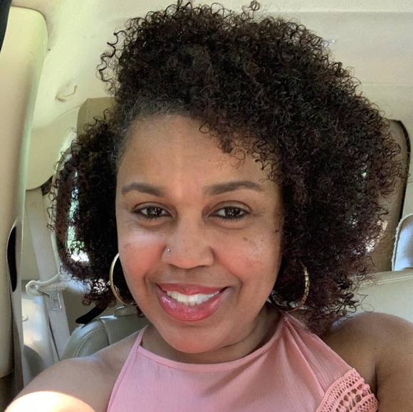 Profile Picture of Lisa Dobbs (@lisa30179) on Poshmark