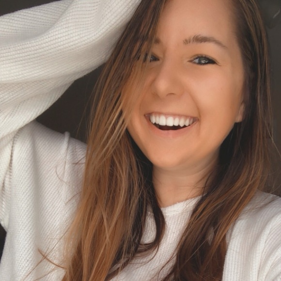 Profile Picture of Erin Silkowski (@midwestbrunette) on Poshmark
