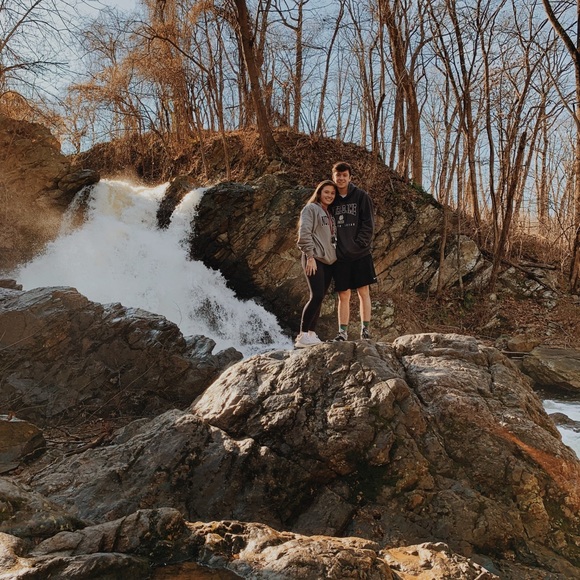 Profile Picture of Rachel Battiston (@rachbattiston) on Poshmark