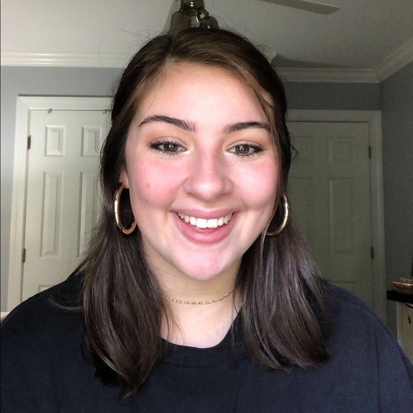 Ryleigh Santoriello - Poshmark Profile Picture of Ryleigh Santoriello (@santoriellorm) on Poshmark