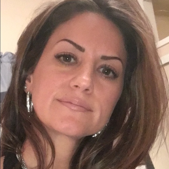 Profile Picture of Salwa Melikyan (@domserseb3) on Poshmark