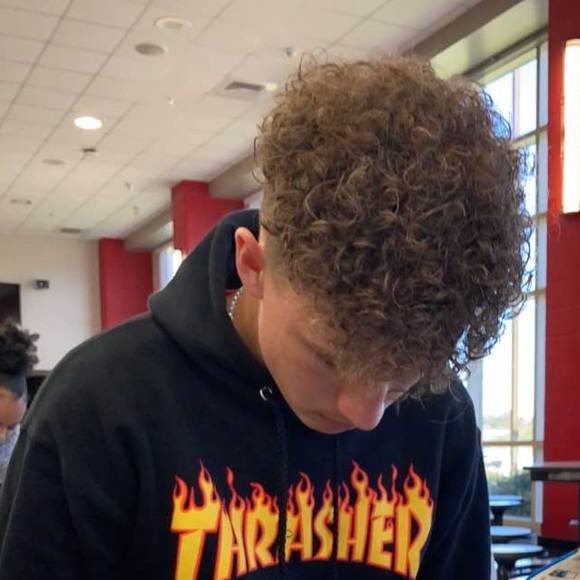 Profile Picture of Sean Barringer (@sbarringer1001) on Poshmark