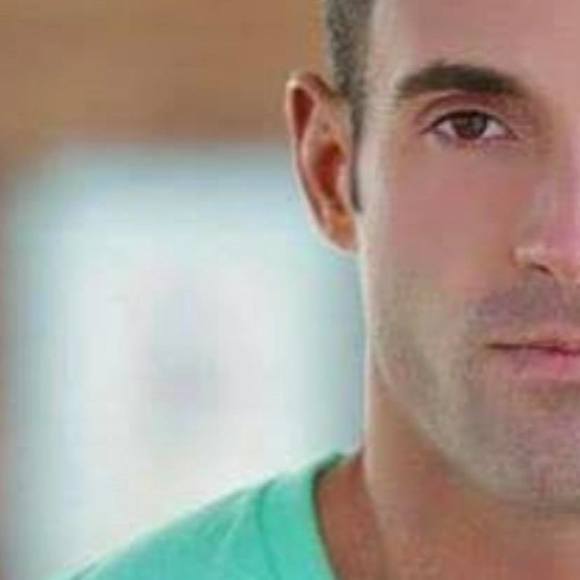 Profile Picture of Daniel Poulos (@danielpoulos) on Poshmark