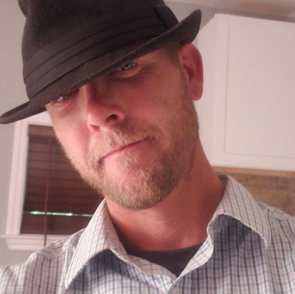 Profile Picture of Toby Walther (@iamwhoiam323) on Poshmark
