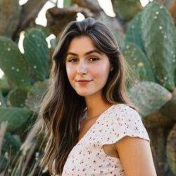 Profile Picture of Jess Morrison (@jessmorrison582) on Poshmark