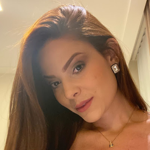 Profile Picture of Ana carolina Athayde (@athaydeacc) on Poshmark