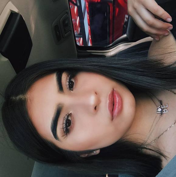 Profile Picture of Yeredi De lira (@yeredideliraa) on Poshmark