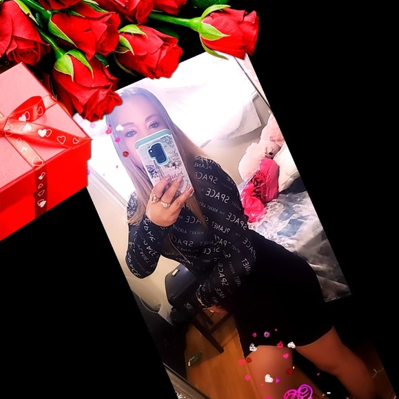 Profile Picture of Micaela Alvarez (@micaelaalvar655) on Poshmark