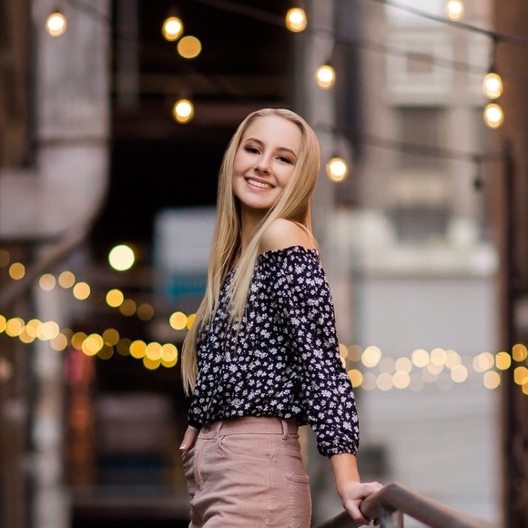 Profile Picture of Noelle Storey (@noellestorey) on Poshmark