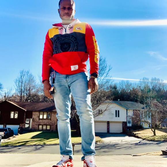 Profile Picture of Edison Clarke (@bahapriince) on Poshmark